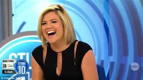 Pregnant Sarah Harris Says She Owed It To Her Fans To Reveal The Sex Of Her Baby Daily Mail Online