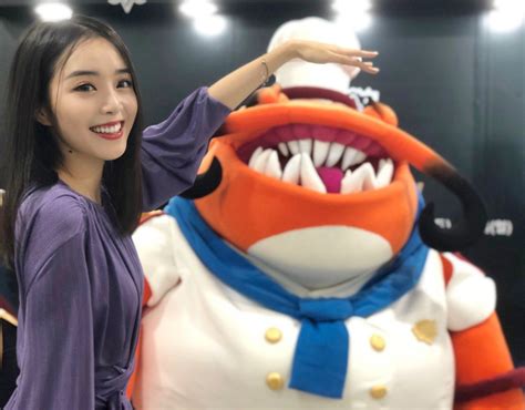 Những hot girl LMHT nổi tiếng vừa xinh đẹp vừa tài năng