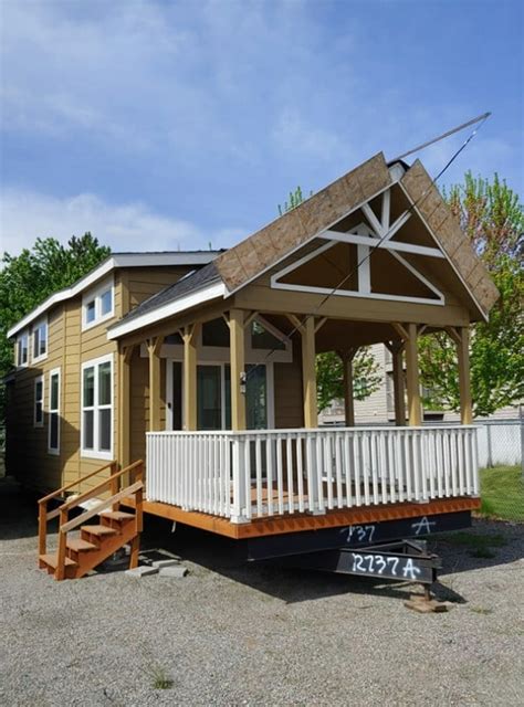 This Tiny House Features a Porch Which Is Anything But Small - Tiny Houses