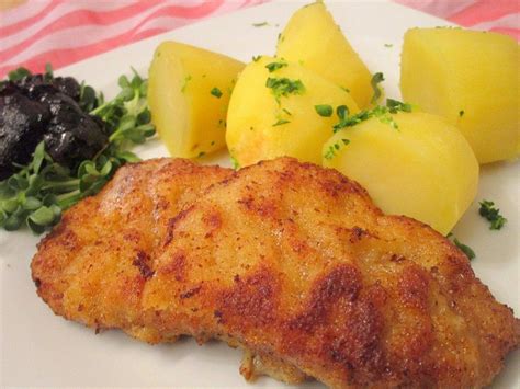 Wiener Schnitzel Mit Petersilienkartoffeln Und Preiselbeeren Von GeISLE