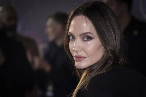 Angelina Jolie Says She Hasnt Felt Like Herself In A Decade Los