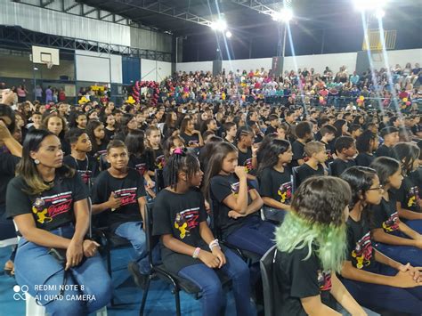 Programa Educacional de Resistência às Drogas forma 323 alunos em Guanhães