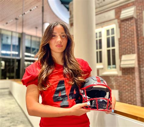 Kicker Juniper Schwartzman Is 1st Woman To Play For Grinnell Football