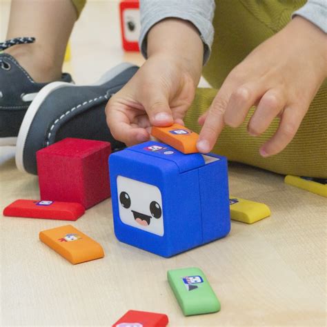 This Robot Family Coding Toy Teaches Through Playing