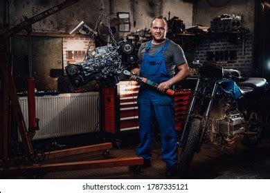 Hundred Naked Mechanic Royalty Free Images Stock Photos Pictures Shutterstock