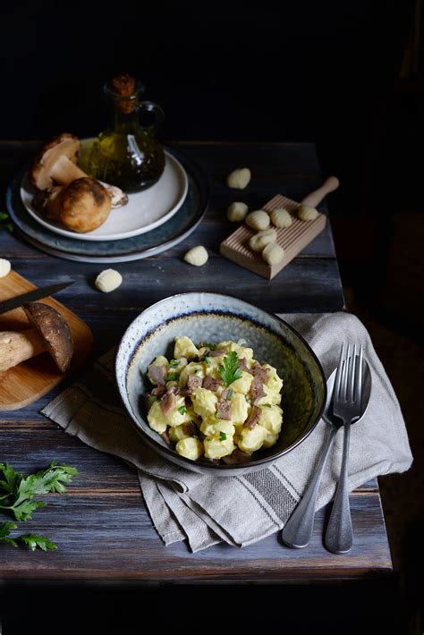 Gnocchi Di Patate Con Crema Al Formaggio E Porcini Farina Lievito E