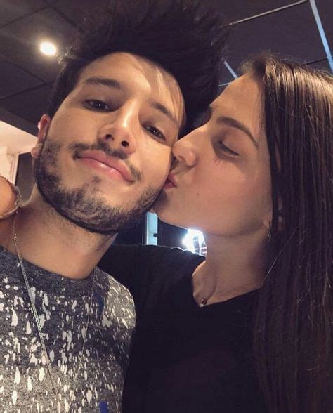 Pin De Magida C En Sebastian Yatra Cantantes Famosos Fotos De