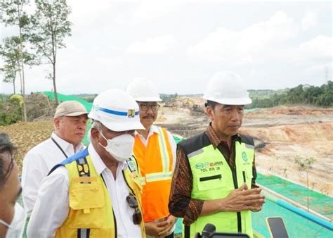 Jokowi Tinjau Proyek Jalan Tol IKN Targetkan Selesai Akhir 2024