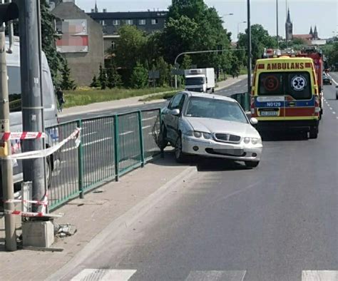 Utrudnienia na al Warszawskiej w Olsztynie Kobieta wjechała na