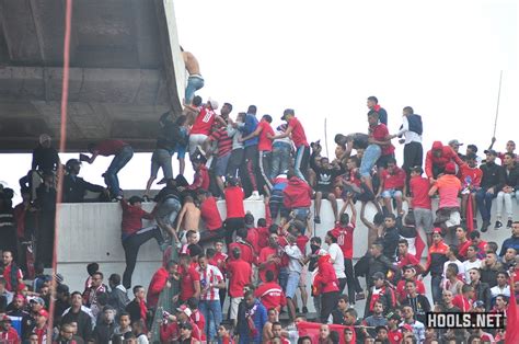 Wydad fans clash with police in stadium after Casablanca derby