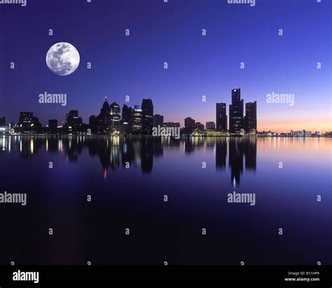 DOWNTOWN SKYLINE DETROIT RIVER DETROIT MICHIGAN USA Stock Photo - Alamy