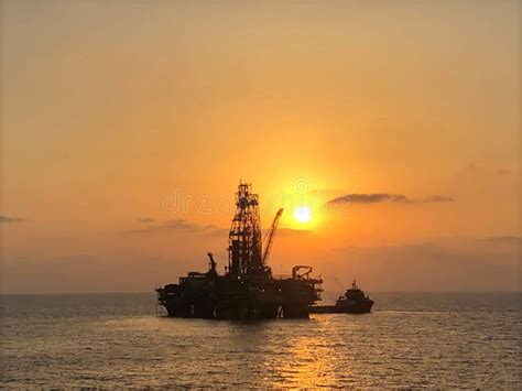 Plataforma De Explora O Offshore Para A Ind Stria Petrol Fera Na Ba A