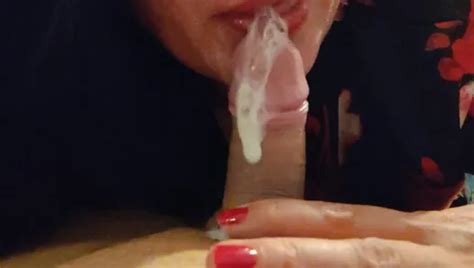 Una Milf Matura E Affamata Fa Un Pompino Con Molta Sborra In Bocca Xhamster