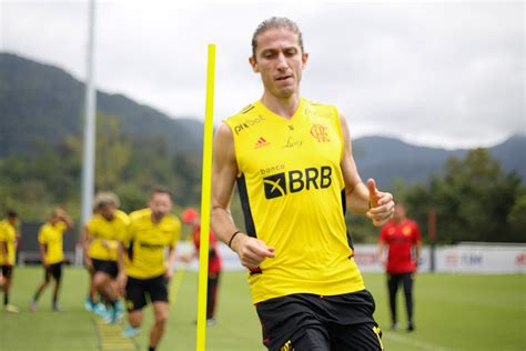 Filipe Luís projeta final da Libertadores e analisa Athletico PR