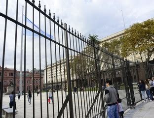 La Justicia Porte A Dictamin Que Las Rejas De Plaza De Mayo Son Ilegales