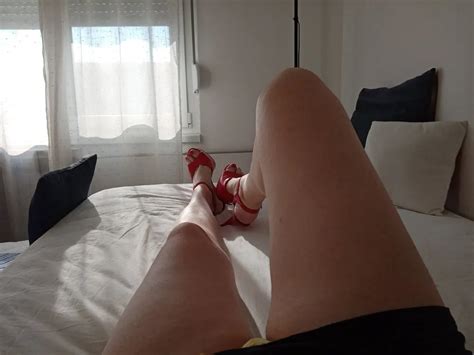 MILF Tranny Shows Off Her Slender Legs In Red Heels While Ma Nude Pics XHamster