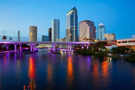 Florida tampa skyline at sunset in us Photo | Premium Download