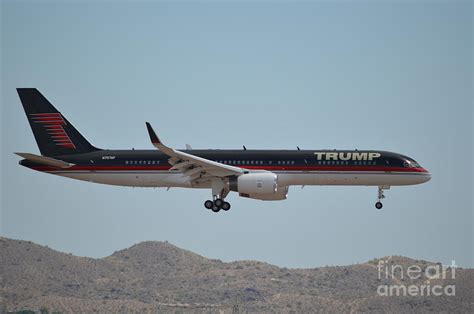 Trump Boeing 757 Landing in Phoenix Arizona at Phoenix Sky Harbor Airport International Airport ...