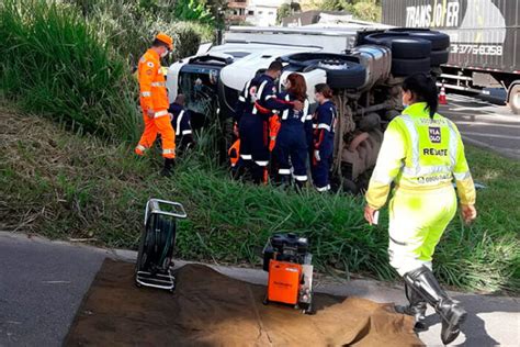 Tombamento de caminhão deixa homem morto na BR 040