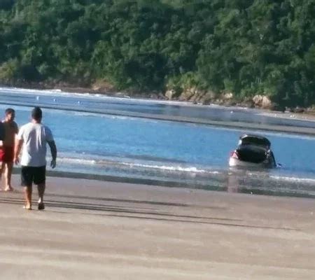 Homem morre após atolar carro no mar e ser arrastado pela correnteza