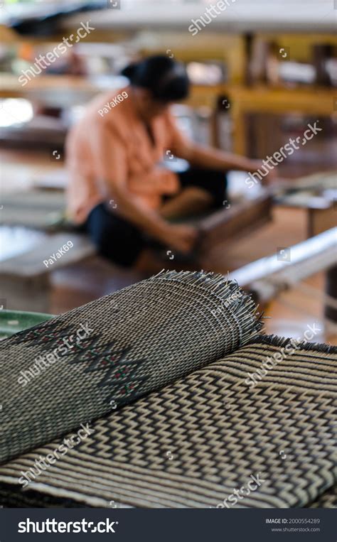 Woman Weaving Mat Reeds Stock Photo 2000554289 | Shutterstock