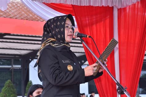 Peringati Hari Guru Pemkab Gelar Upacara Bendera Bagian