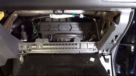 Салонный фильтр Хонда Аккорд 7: замена