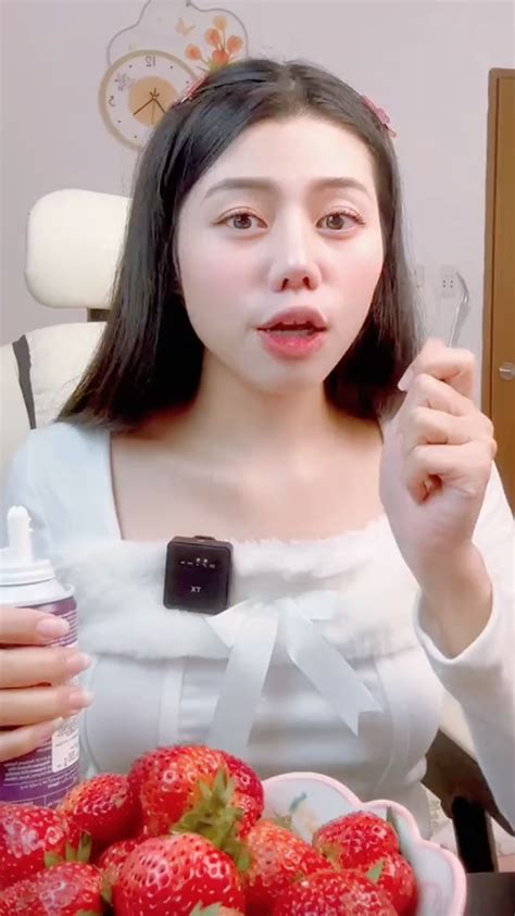 Rần rần trước nghi vấn hot girl đạo nhái tiên nữ mukbang bắt chước từ clip đến cả cách ghi