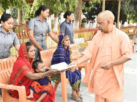 Cm Yogi Listened To The Problems Of 200 People Said Officers Should