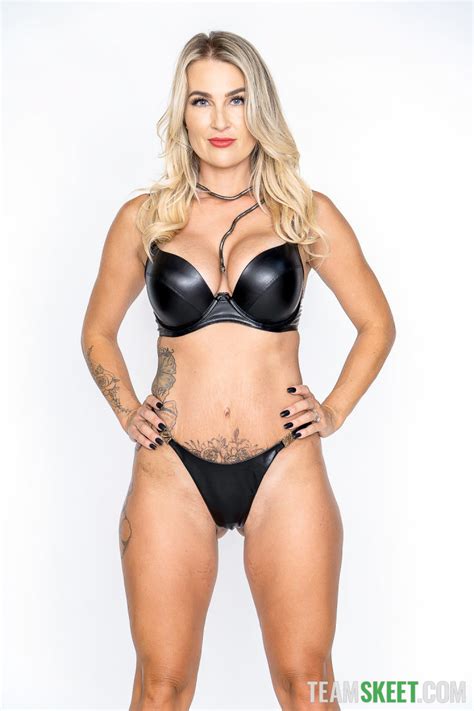 OnlyFans XXX MILF Andi Avalon Nude Leaked Photo The Fappening Leaked Photos