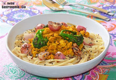 Fideos Udon Con Tofu Desmigado Y Verduritas Gastronom A C A