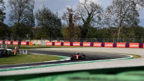 Carlos Sainz Marca El Mejor Tiempo En La Fp Del Gp De Italia Checo