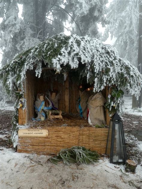 Aki énekel kétszeresen imádkozik Advent a HolddalaNap zenekarral