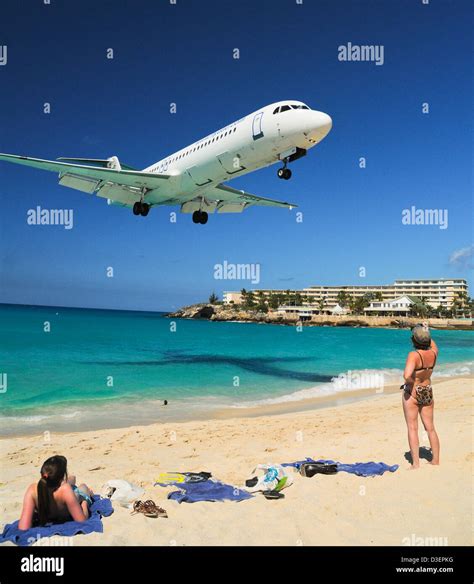 Shortest landing runway hi-res stock photography and images - Alamy