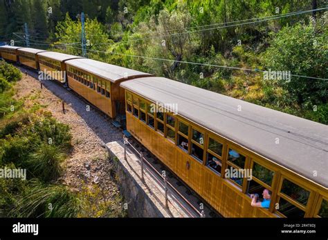 Vista Aérea Tren De Soller Tren Histórico Vintage Que Cruza El Viaducto