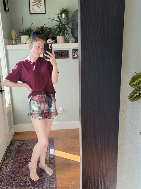 Am I Hot Fully Clothed F R Amihot