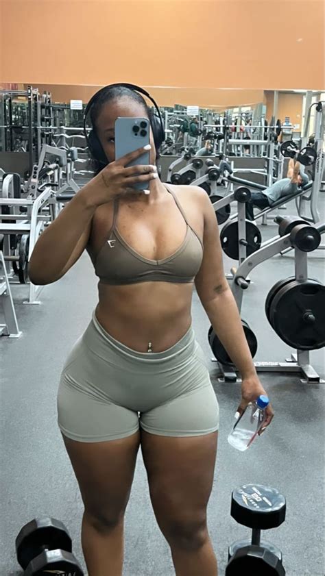 𝚙𝚛𝚊𝚍𝚊𝚏𝚎𝚗𝚝𝚢 Body goals curvy Fit body goals Fitness inspiration body