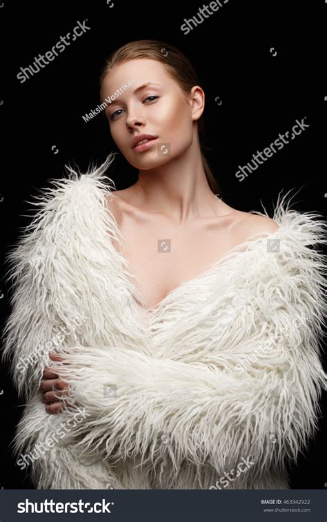 Sensual Beautiful Model Nude Makeup On Stock Photo 463342922 Shutterstock