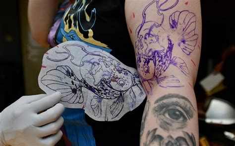 Tatuajes Y Perforaciones Siguen Modas De Los Influencer El Sol De