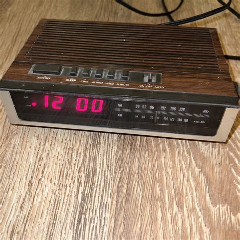 Vtg Lloyds Model J202b Amfm Alarm Clock Radio Electric Digital Mcm