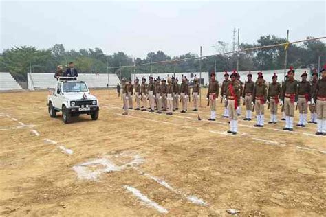 आदित्यपुर डीसी एसपी ने किया गणतंत्र दिवस परेड पूर्वाभ्यास का निरीक्षण Lagatar