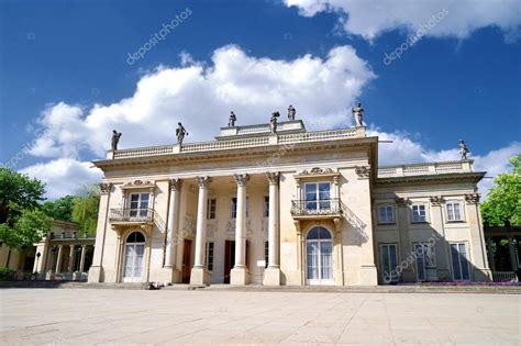 The Lazienki palace in Lazienki Park, Warsaw — Stock Photo © alex.stemmer #32833189