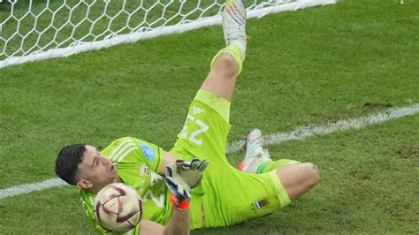 Le Fil Viral Explique Comment Les Jeux D Esprit D Emiliano Martinez Sur