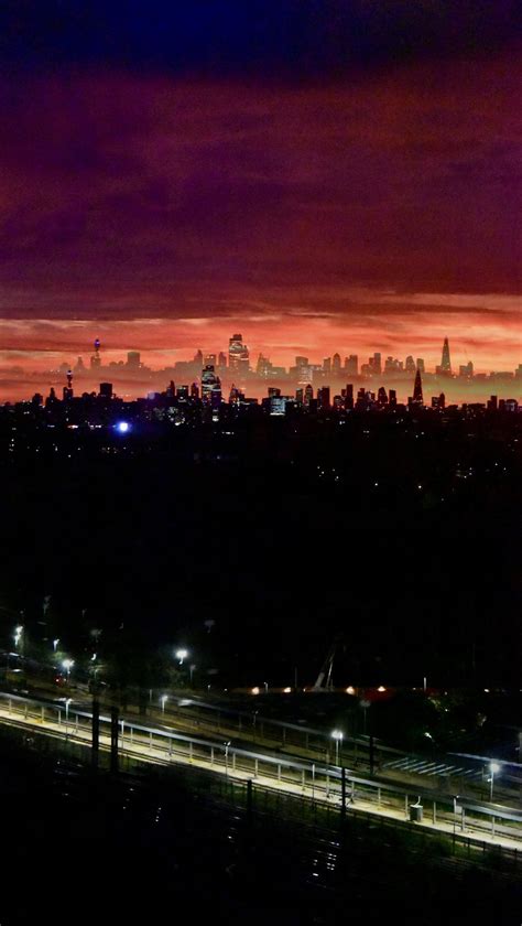 London skyline at Sunrise : r/pics