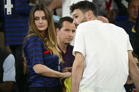 Photo Hugo Lloris Et Sa Femme Marine Lloris En Tribunes Lors Du Match