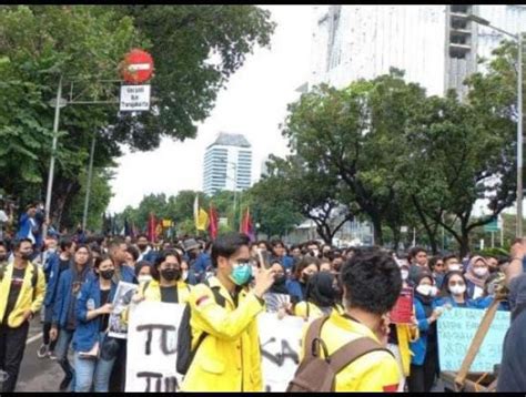 Massa Aliansi Mahasiswa Indonesia Padati Kawasan Patung Kuda Jurnal Pagi