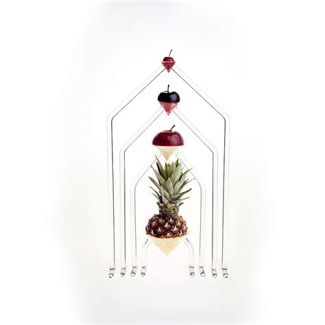 Glass displays that turn your fruits into sculptures