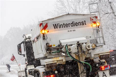 Glätte Unfälle Noteinsätze Schnee sorgt für Chaos in Deutschland n