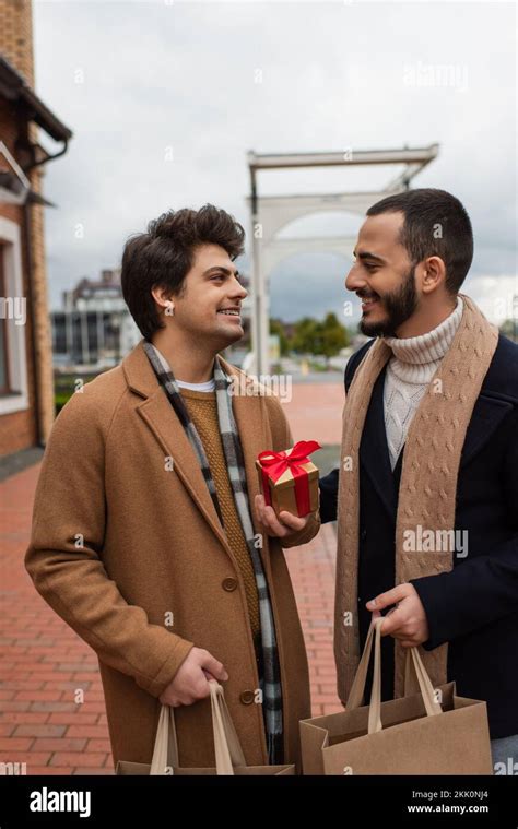 Jeune Homme Gay Banque De Photographies Et Dimages Haute R Solution Alamy