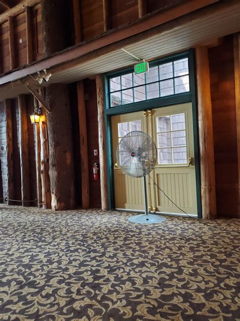 Getting blown in the corner of this lodge and no one even notices